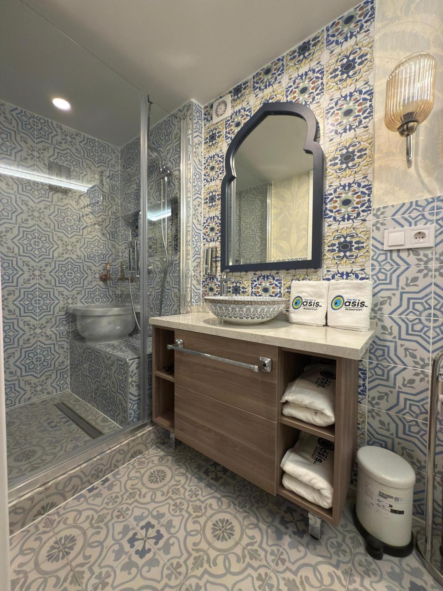Oasis Inn Budapest